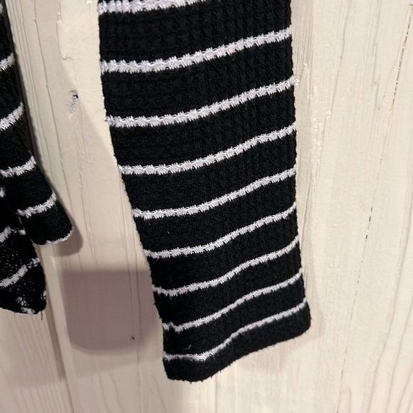 MOA MOA Black & White Faux Wrap Sweater Size  Large - Picture 4 of 10